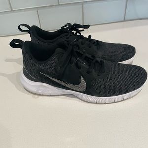 Nike Women’s Flex Experience Size 7
